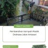 DLH Samarinda Bersihkan Sampah Plastik di Drainase Jalan Antasari